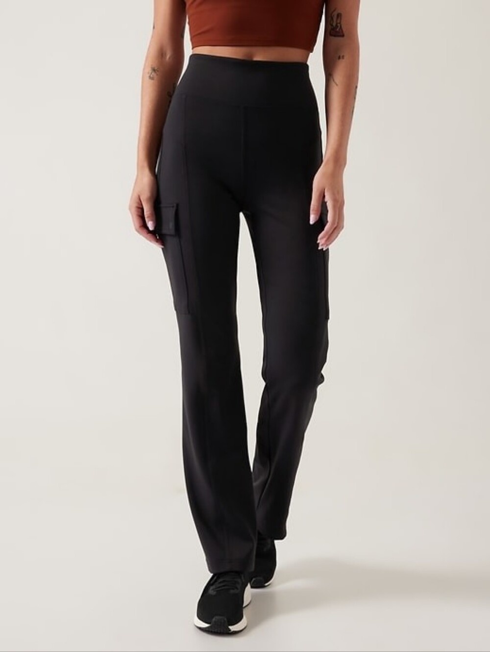ATHLETA Delancey Straight Cargo Pant Black Size Medium Stretch Activewear UPF 50